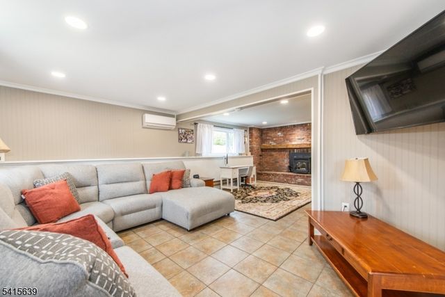 2 Rolling View Dr, Independence Twp., NJ 07840