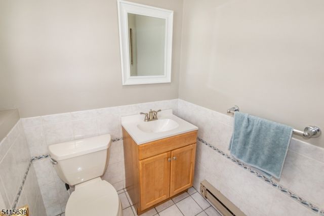 2 Rolling View Dr, Independence Twp., NJ 07840