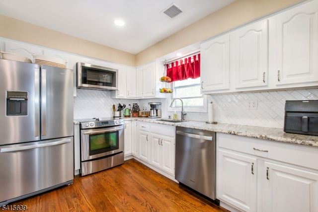 2 Rolling View Dr, Independence Twp., NJ 07840