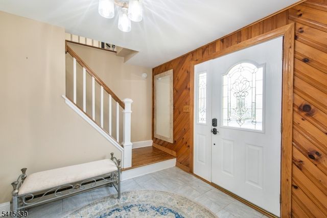 2 Rolling View Dr, Independence Twp., NJ 07840