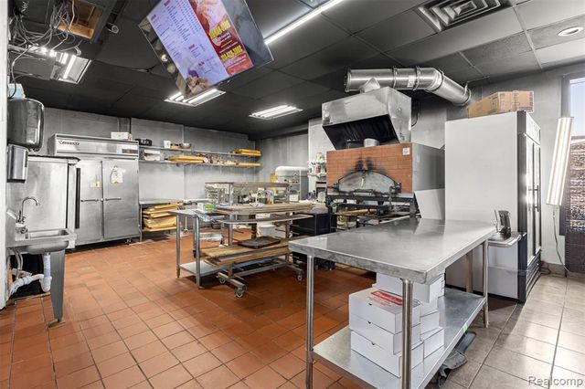 24302 W Warren Street, Dearborn Heights, MI 48127