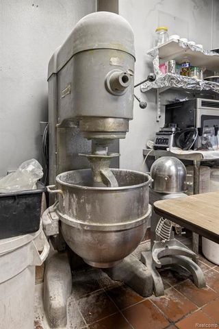 24302 W Warren Street, Dearborn Heights, MI 48127