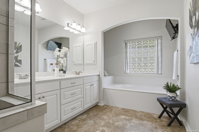 128 Alexandria St., La Vernia, TX 78121