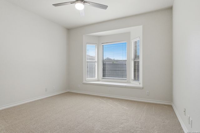 128 Alexandria St., La Vernia, TX 78121