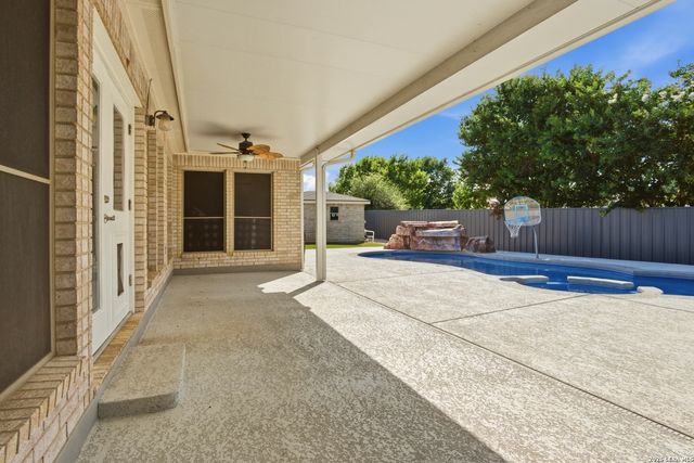 128 Alexandria St., La Vernia, TX 78121