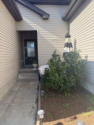 685 Fox Hound Dr, Clarksville, TN 37040