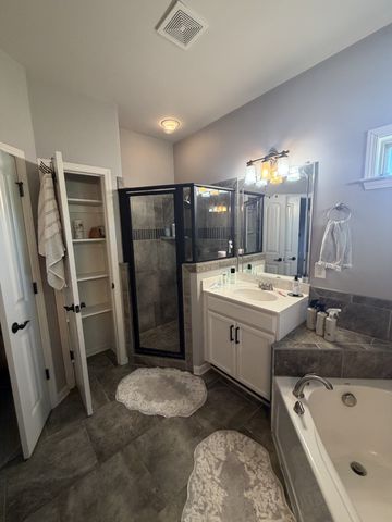 685 Fox Hound Dr, Clarksville, TN 37040