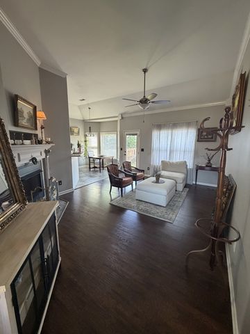 685 Fox Hound Dr, Clarksville, TN 37040