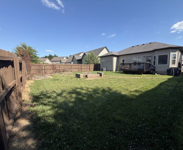 685 Fox Hound Dr, Clarksville, TN 37040
