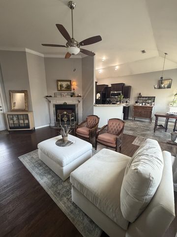685 Fox Hound Dr, Clarksville, TN 37040