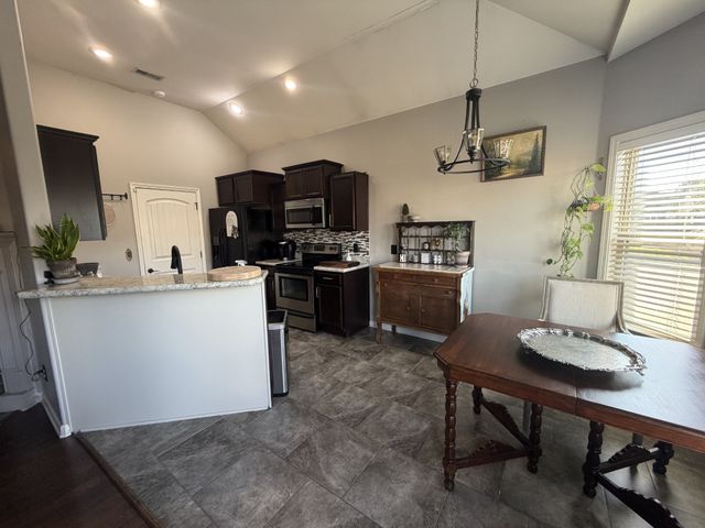 685 Fox Hound Dr, Clarksville, TN 37040
