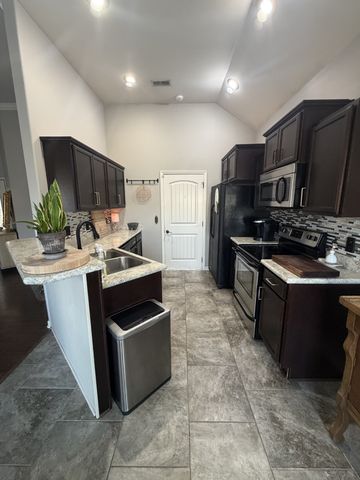 685 Fox Hound Dr, Clarksville, TN 37040