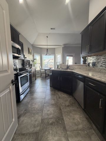 685 Fox Hound Dr, Clarksville, TN 37040