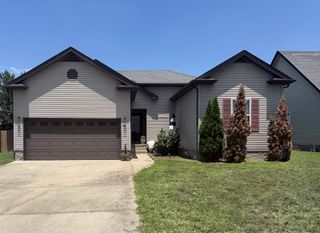 685 Fox Hound Dr, Clarksville, TN 37040