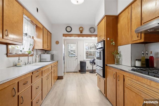 29 Gordon Street, Ridgefield Park, NJ 07660