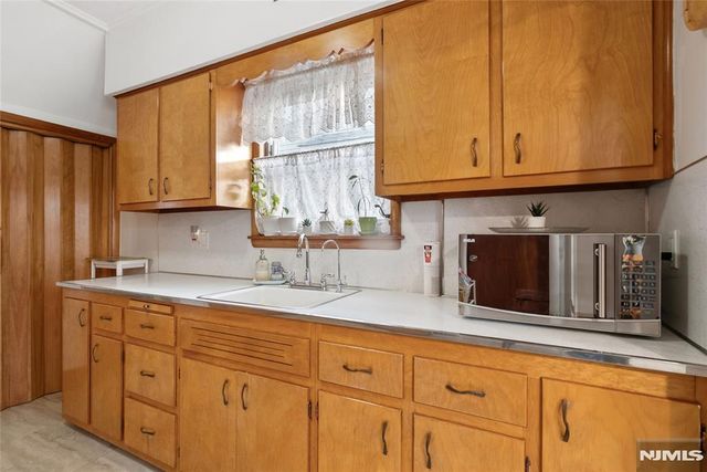 29 Gordon Street, Ridgefield Park, NJ 07660