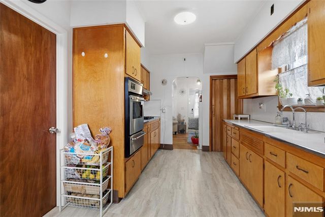 29 Gordon Street, Ridgefield Park, NJ 07660