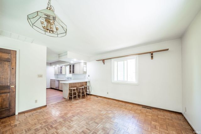 2707 W Woodbridge Drive, Muncie, IN 47304