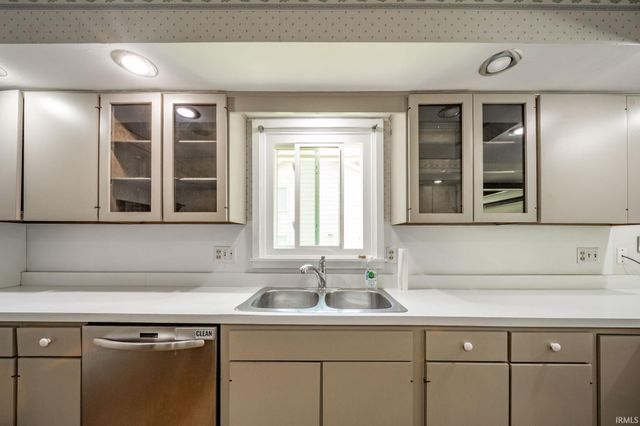 2707 W Woodbridge Drive, Muncie, IN 47304