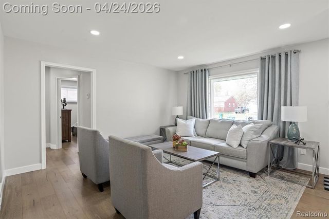 31681 Lamar Drive, Farmington, MI 48336