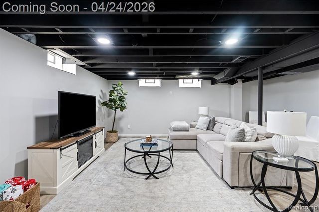 31681 Lamar Drive, Farmington, MI 48336