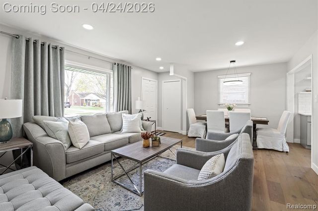 31681 Lamar Drive, Farmington, MI 48336