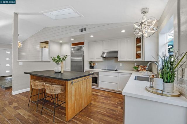 335 Lakeside Ct, Martinez, CA 94553