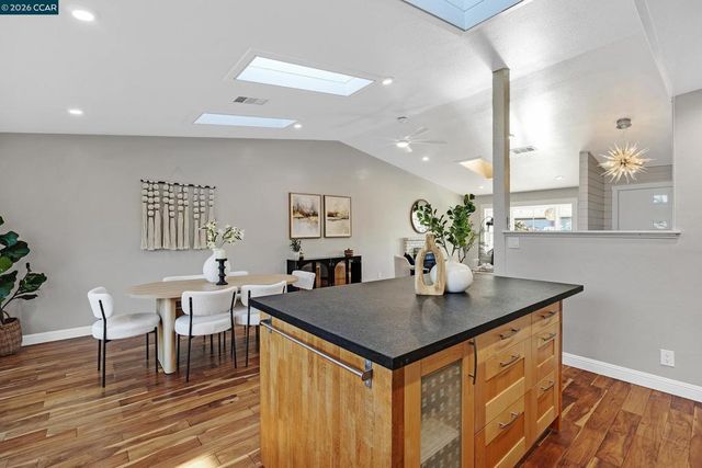 335 Lakeside Ct, Martinez, CA 94553