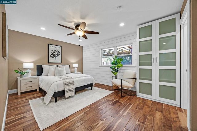 335 Lakeside Ct, Martinez, CA 94553