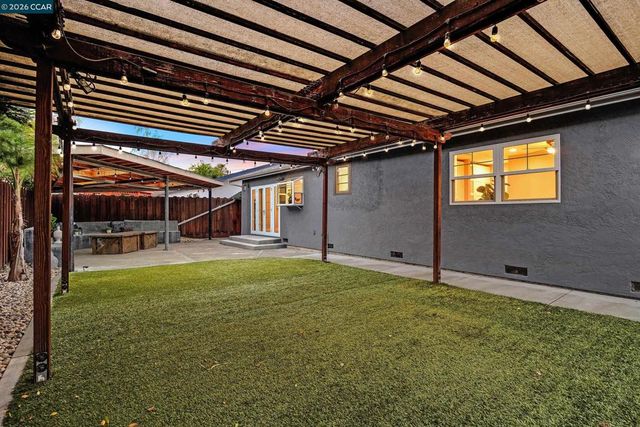 335 Lakeside Ct, Martinez, CA 94553