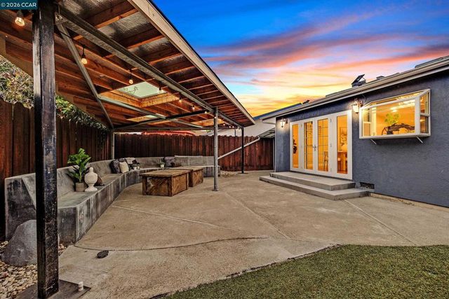 335 Lakeside Ct, Martinez, CA 94553