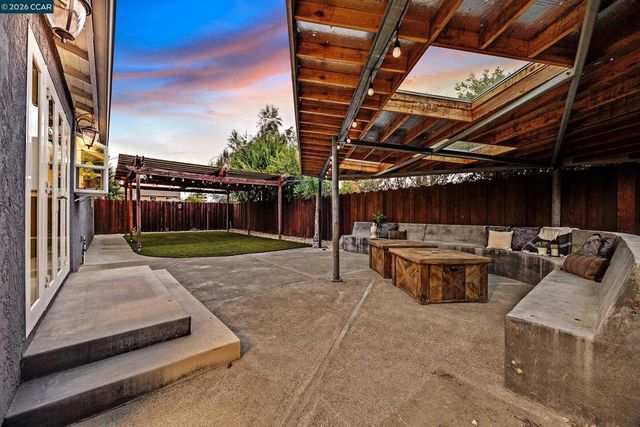 335 Lakeside Ct, Martinez, CA 94553