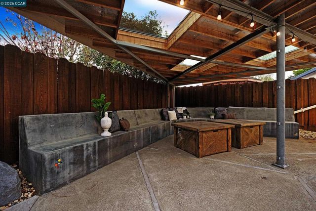 335 Lakeside Ct, Martinez, CA 94553