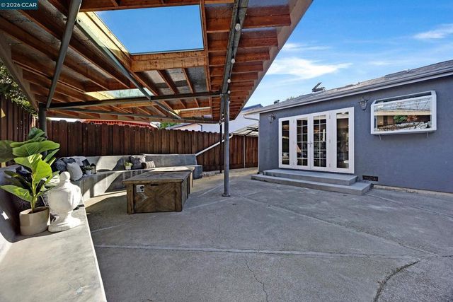 335 Lakeside Ct, Martinez, CA 94553