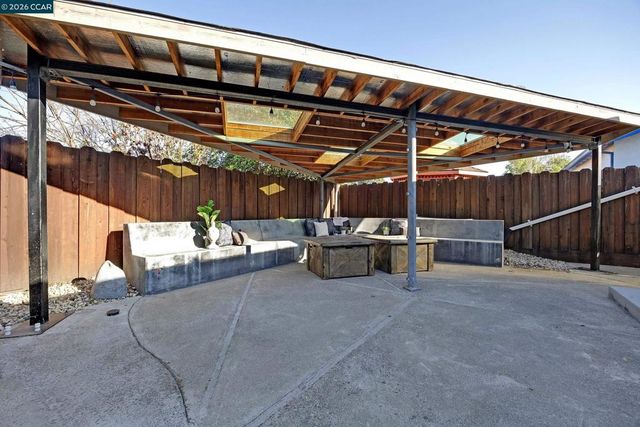 335 Lakeside Ct, Martinez, CA 94553