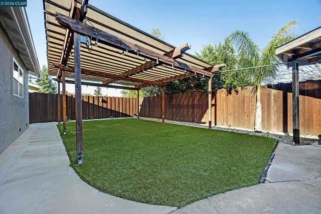 335 Lakeside Ct, Martinez, CA 94553