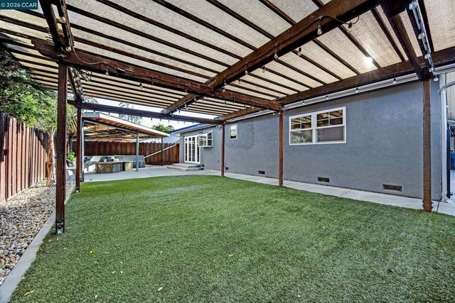 335 Lakeside Ct, Martinez, CA 94553