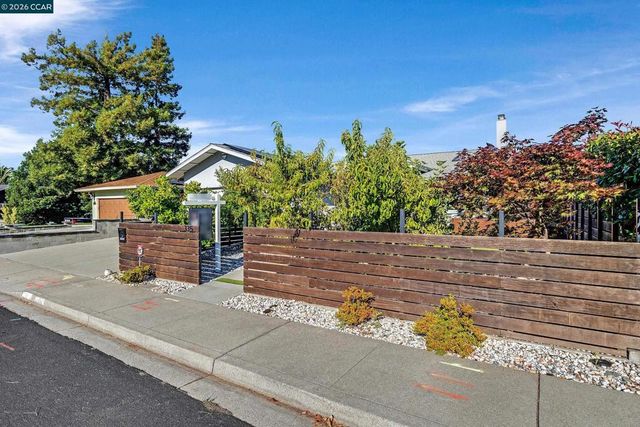 335 Lakeside Ct, Martinez, CA 94553