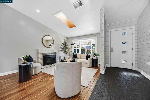 335 Lakeside Ct, Martinez, CA 94553