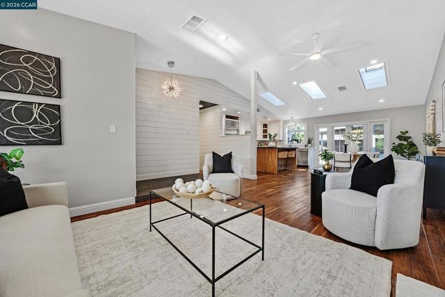 335 Lakeside Ct, Martinez, CA 94553