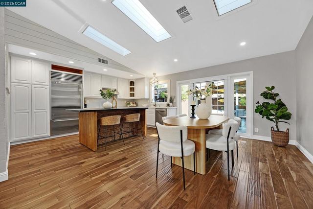 335 Lakeside Ct, Martinez, CA 94553