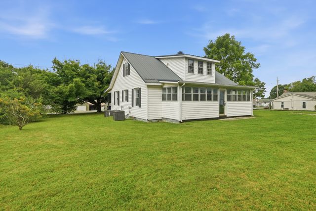 70 Yvonne Ave, Crossville, TN 38555