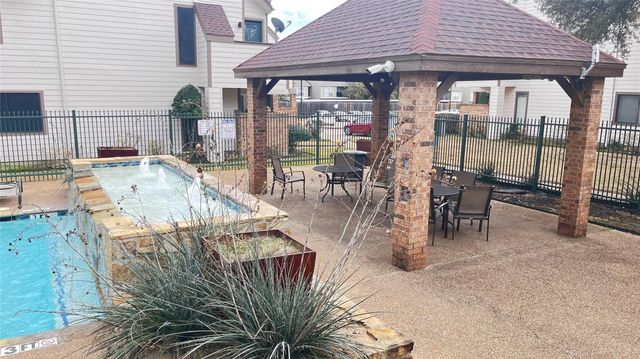 2307 Balsam Drive L102, Arlington, TX 76006