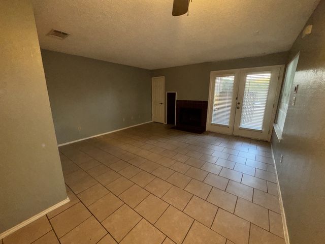 2307 Balsam Drive L102, Arlington, TX 76006