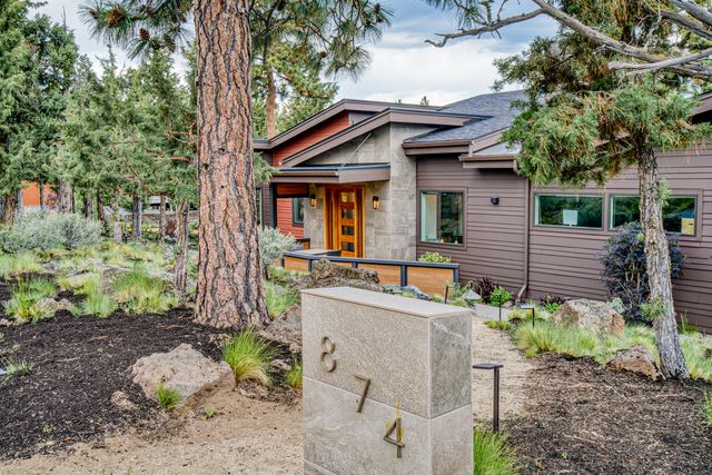 874 NW Haleakala Way, Bend, OR 97703