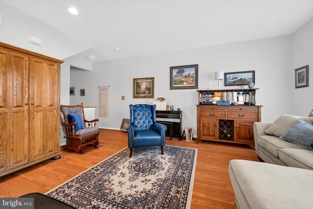 5 N VILLAGE CIR, Reinholds, PA 17569