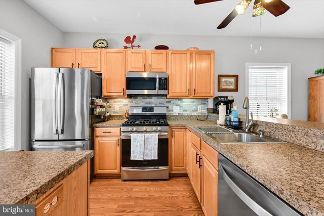 5 N VILLAGE CIR, Reinholds, PA 17569