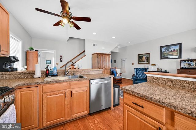 5 N VILLAGE CIR, Reinholds, PA 17569