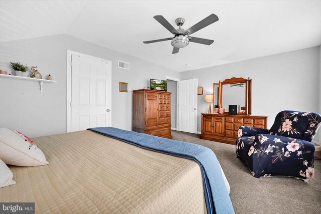 5 N VILLAGE CIR, Reinholds, PA 17569