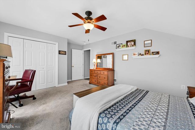 5 N VILLAGE CIR, Reinholds, PA 17569